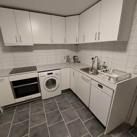 Stuelejlighed Med Have Og Overdaekket Terrasse *